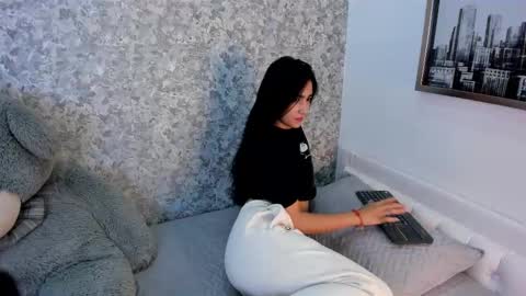 anika_h online show from March 3, 12:00 pm