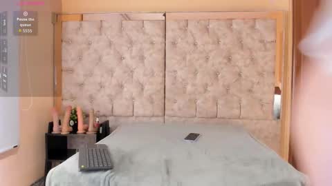 anita toro  online show from March 2, 4:01 am