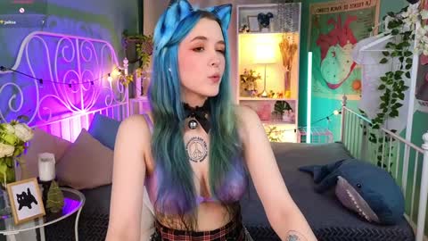 Violett online show from December 4, 4:27 pm