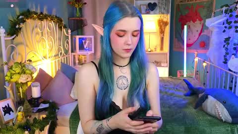 Violett online show from December 10, 4:27 pm