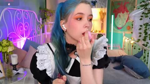 Violett online show from December 5, 4:23 pm