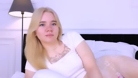 AnnaBelle online show from October 21, 2:26 am