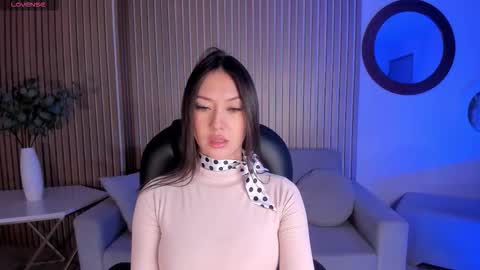 Snapshot of annahoffman_ chatting on October 17, 7:17 pm annahoffman_ online show from October 17, 7:17 pm