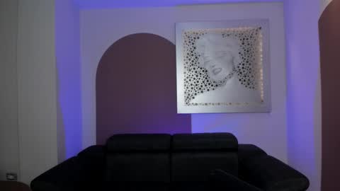 Snapshot of annahoffman_ chatting on September 16, 12:35 pm annahoffman_ online show from September 16, 12:35 pm