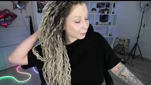 Anna online show from March 6, 7:09 pm