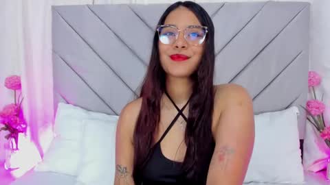 Snapshot of annaqueen_ chatting on December 22, 3:22 pm Anna online show from December 22, 3:22 pm