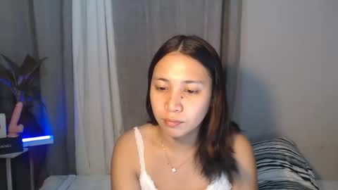 anne_chanelx online show from March 18, 8:08 am