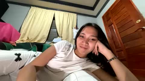 anne_chanelx online show from April 6, 5:25 pm