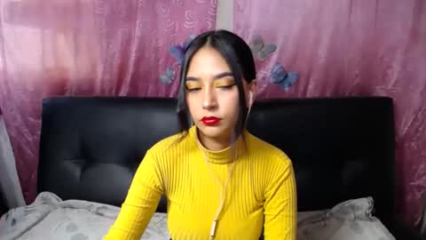 Snapshot of anne_jm chatting on February 19, 9:58 pm Anne online show from February 19, 9:58 pm