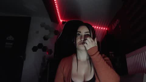 annebellee69 online show from December 16, 9:41 pm