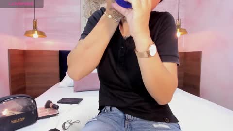 Snapshot of annedixie chatting on January 18, 3:09 am Anne online show from January 18, 3:09 am