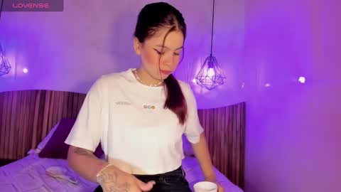 Snapshot of annedixie chatting on January 26, 3:06 am Anne online show from January 26, 3:06 am