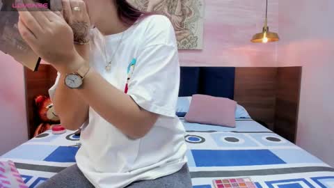 Snapshot of annedixie chatting on February 20, 3:12 am Anne online show from February 20, 3:12 am