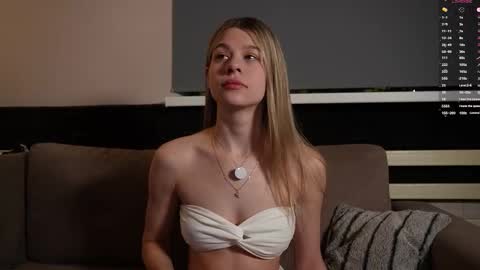 Anne online show from March 25, 8:23 pm