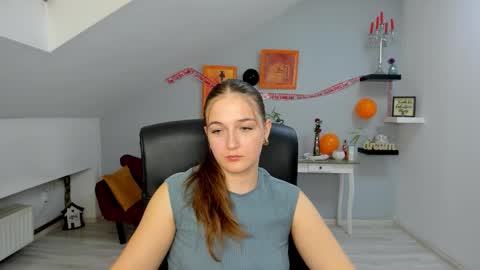 Snapshot of annewilsonn chatting on October 30, 1:23 pm annewilsonn online show from October 30, 1:23 pm