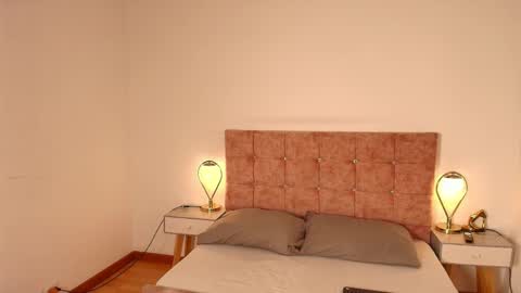 Annie Bonnie   online show from March 24, 11:37 am