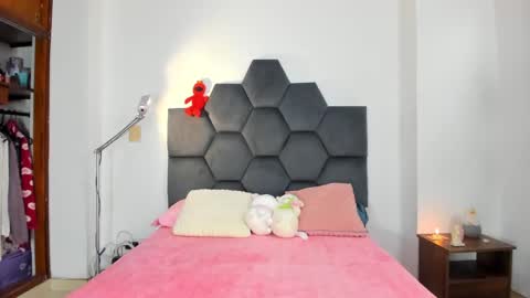 Annie online show from December 12, 4:43 pm