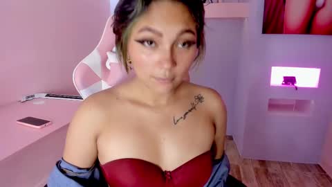 Snapshot of annie_hanss chatting on January 8, 11:30 pm Ann online show from January 8, 11:30 pm