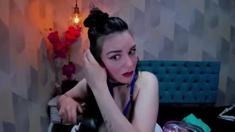 Annie online show from November 25, 3:58 pm