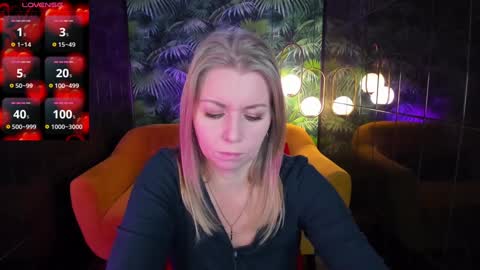 Snapshot of annielight chatting on December 5, 5:48 am Annie online show from December 5, 5:48 am