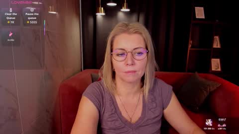 Snapshot of annielight chatting on September 24, 6:01 am Annie online show from September 24, 6:01 am