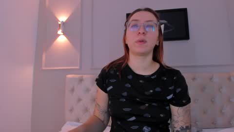 Annie online show from December 27, 11:17 am