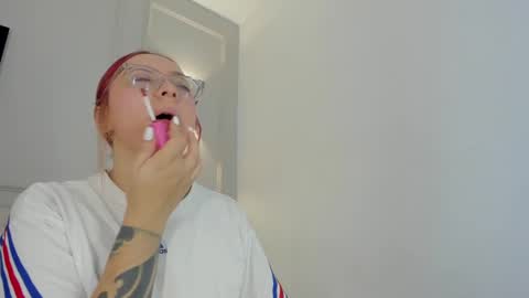 Annie online show from February 23, 11:36 am