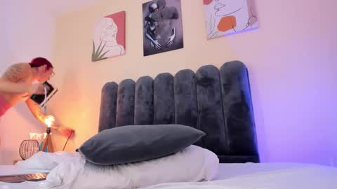 Annie online show from November 25, 12:51 pm