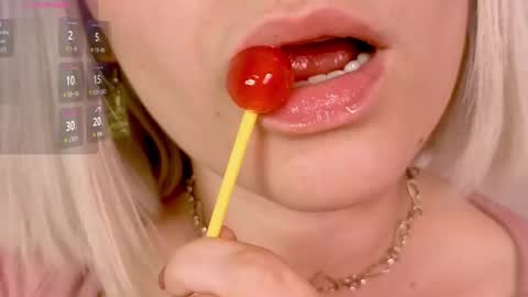 annietinky online show from December 18, 12:37 am