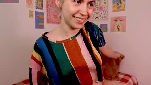 annietinky online show from December 15, 9:09 pm