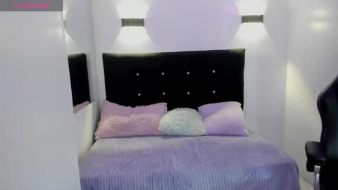 Annie Evans  online show from September 25, 2:27 pm