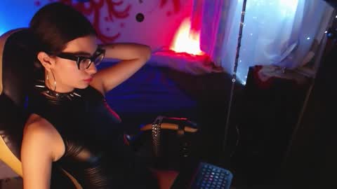 Annie Walker online show from October 22, 3:33 am