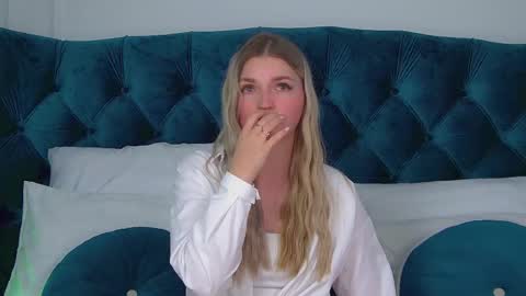 annyraii online show from November 23, 7:54 am