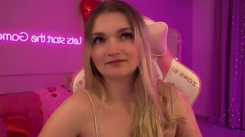 annyraii online show from February 13, 7:04 pm