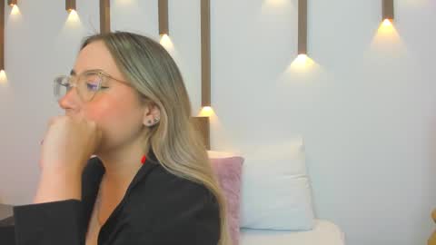 A N T O N E L L A  online show from February 15, 12:01 pm