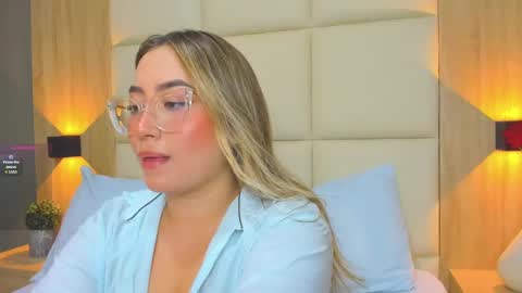 A N T O N E L L A  online show from September 27, 12:45 pm