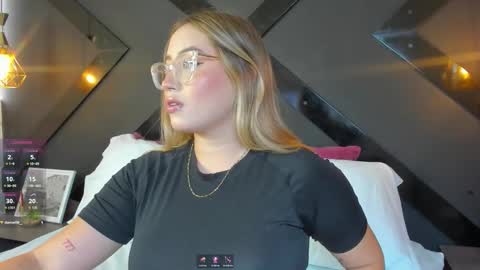 A N T O N E L L A  online show from October 13, 7:05 pm