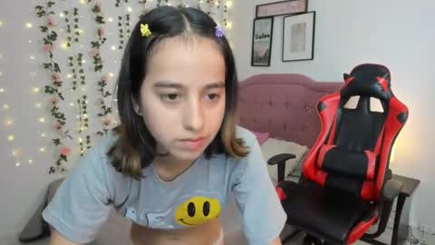 Snapshot of antonella_heinz_ chatting on December 15, 2:48 pm Antonella online show from December 15, 2:48 pm