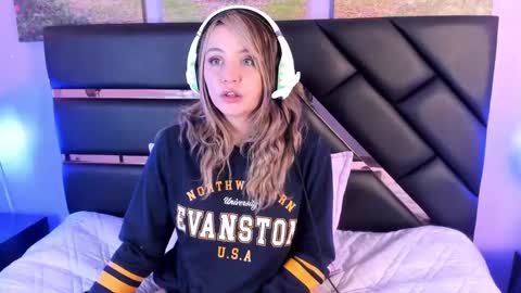 My name is Andrea  thumb up me please its important online show from December 17, 8:10 pm