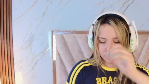 My name is Andrea  thumb up me please its important online show from February 24, 9:35 pm