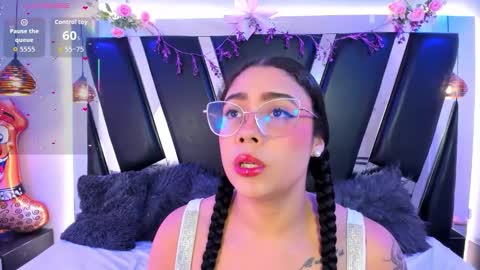 A N T O N E L L E  online show from February 17, 11:31 am