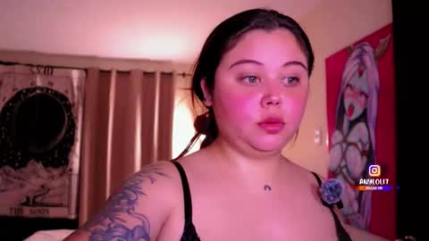   Independent model  online show from October 18, 3:53 am