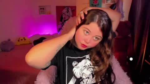   Independent model  online show from February 16, 3:38 pm