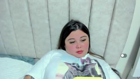   Independent model  online show from January 25, 1:54 am