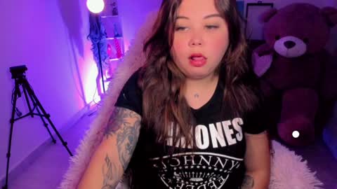   Independent model  online show from February 5, 7:20 pm