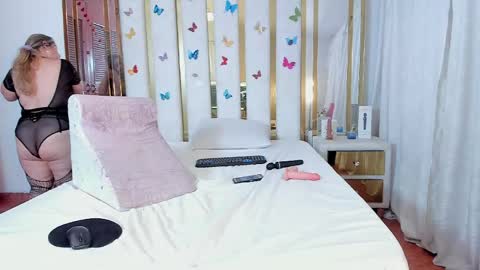 Anyela  online show from April 9, 6:19 am