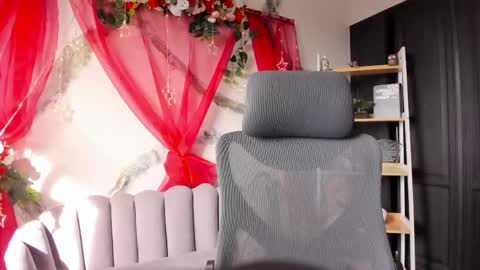 aphrodite online show from April 18, 8:53 pm