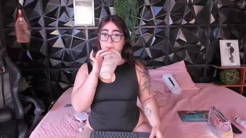 apprilfoxx online show from February 1, 4:50 pm
