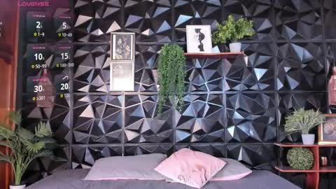 apprilfoxx online show from December 5, 2:29 pm