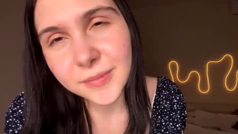 Emi online show from March 4, 3:51 pm